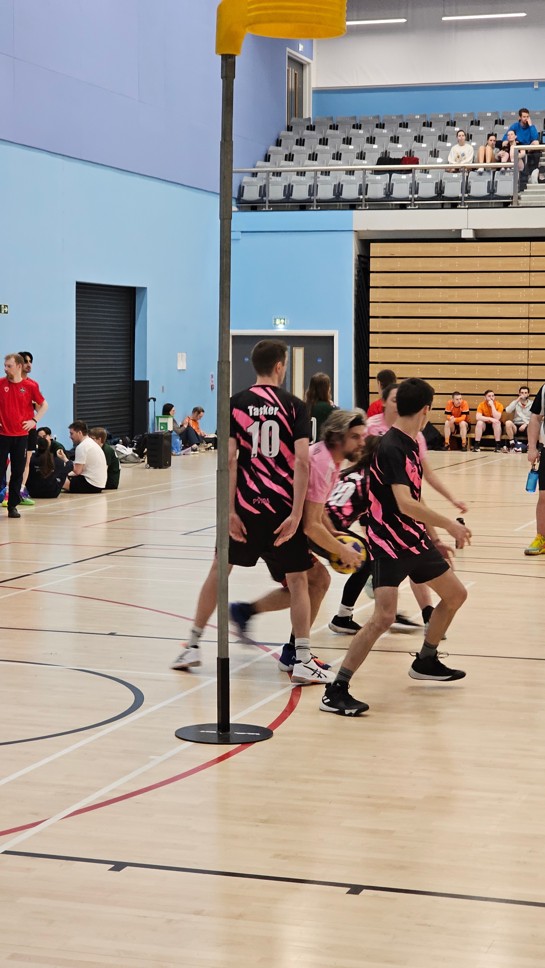Glasgow Korfball Club team photo on court